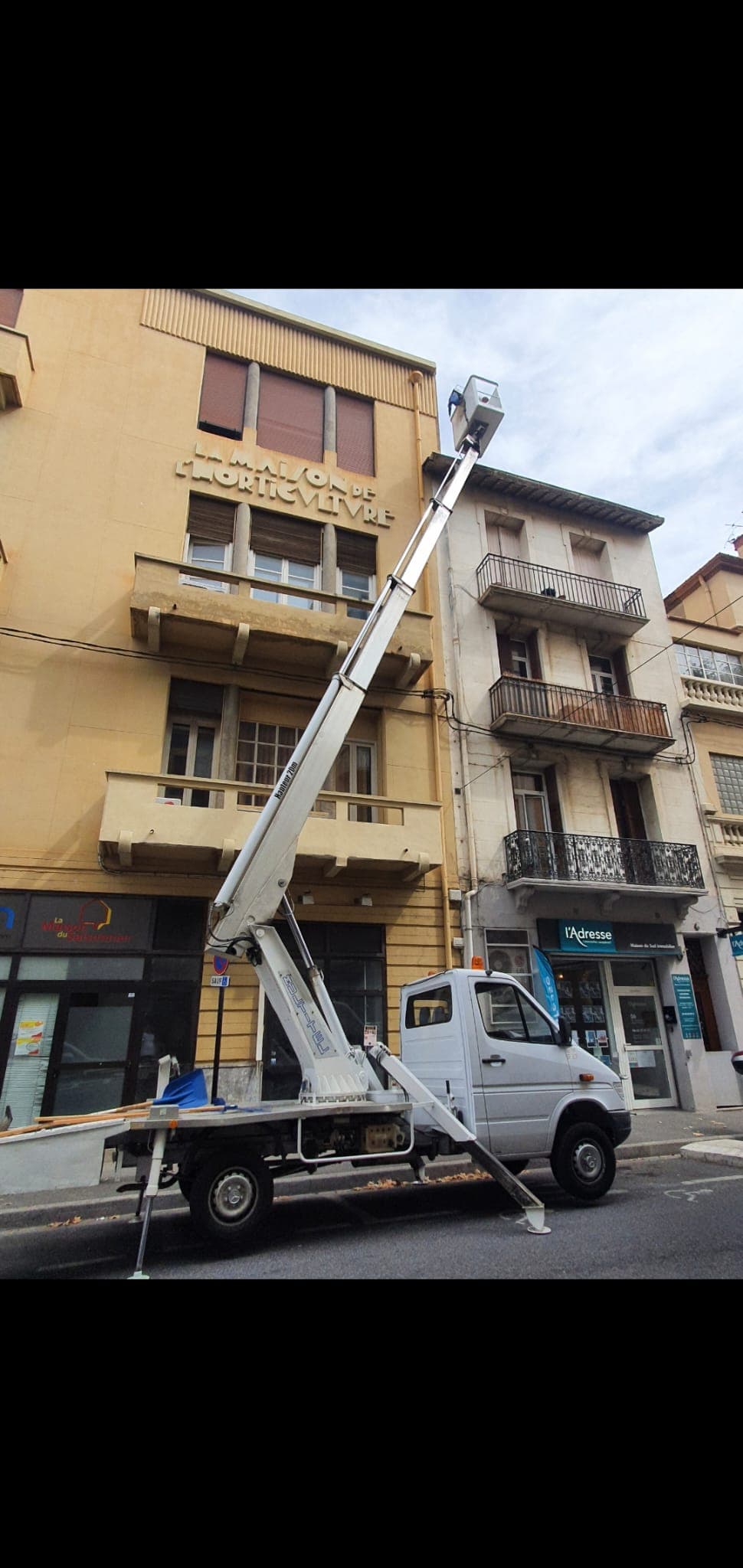 Toiture en tuiles pendant des travaux de rénovation