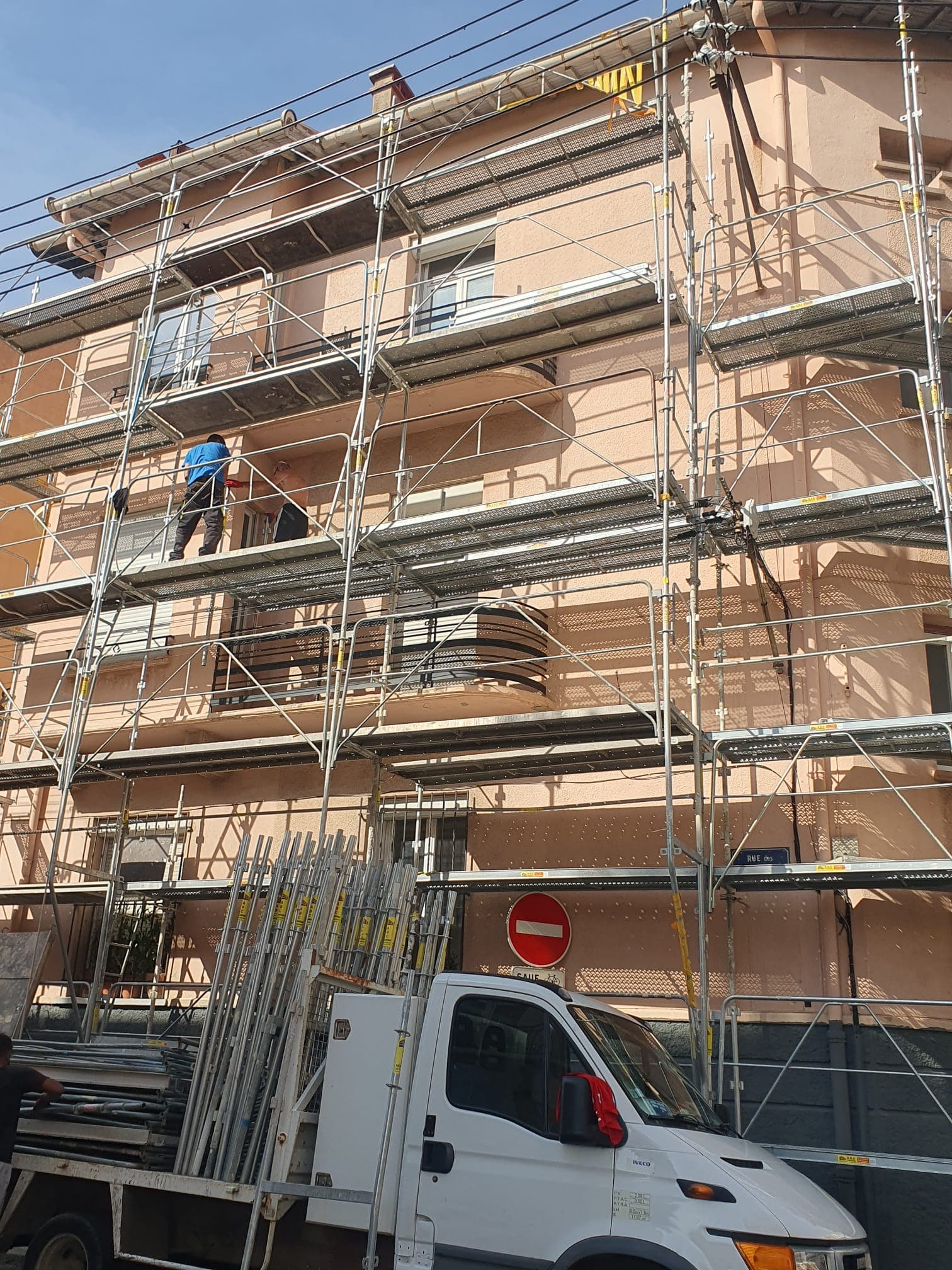 Détail d’une couverture en cours de rénovation
