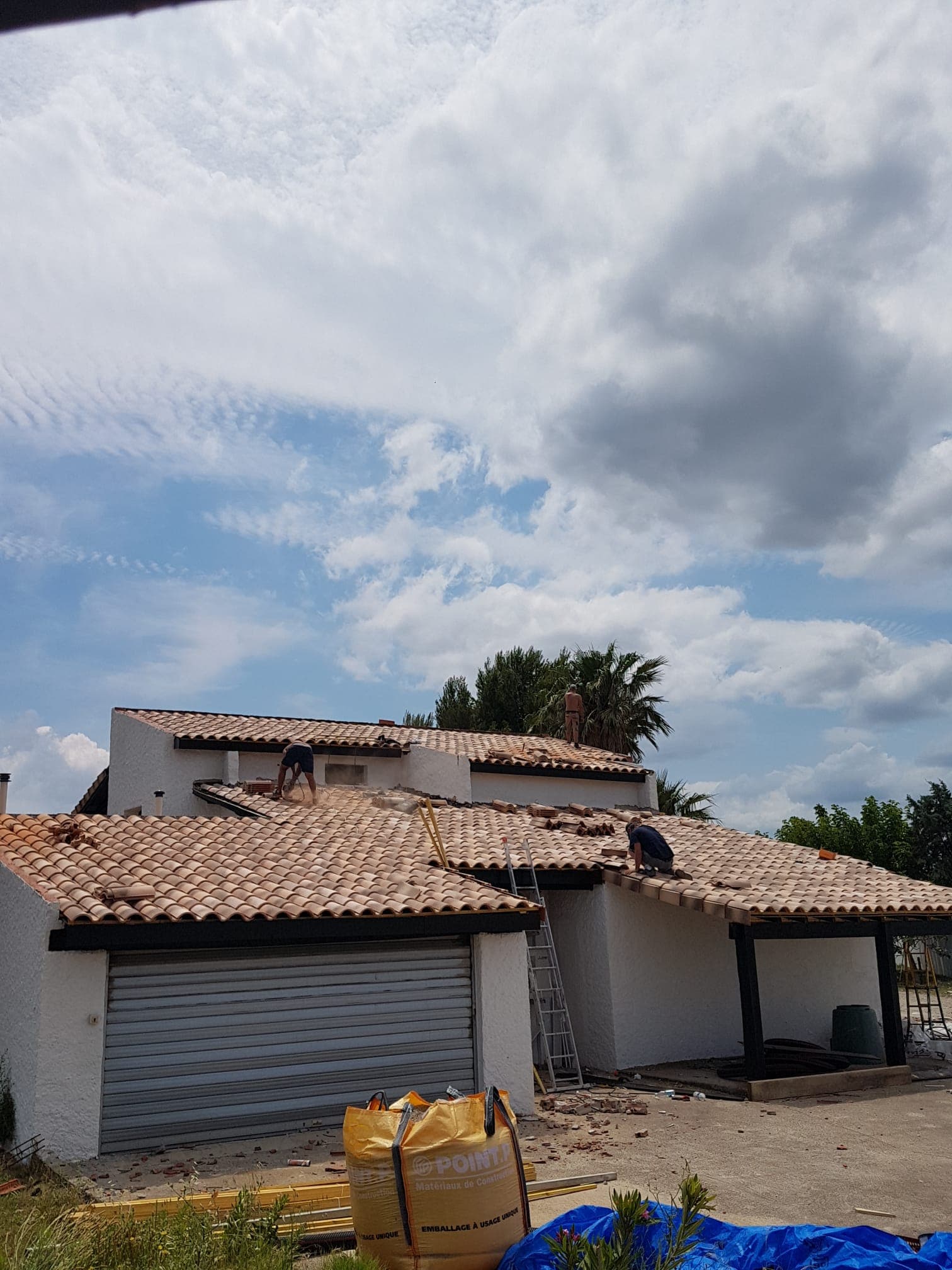 Détail d'une toiture lors de travaux de couverture